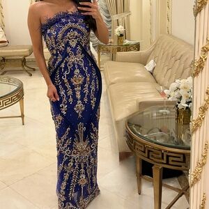 STUNNING blue gown!